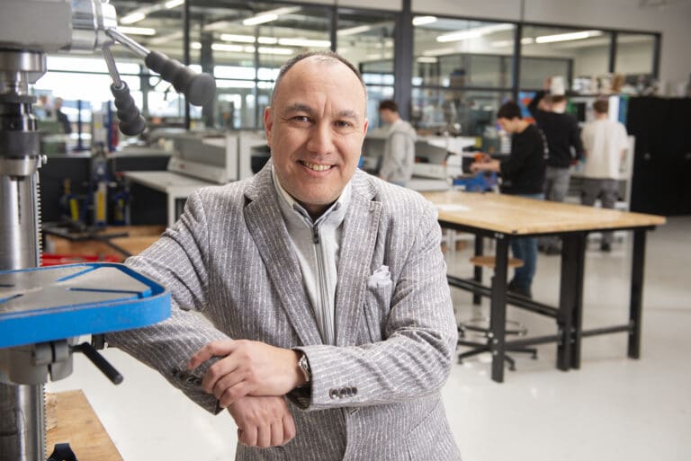 Er is een enorme behoefte aan technische studenten. We leiden ze vaak op samen met bedrijfsvakschool Tetrix Techniekopleidingen.