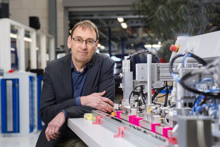 De manier waarop ROC’s, opleiders en leerbedrijven in de provincie Noord-Holland in de techniek samenwerken is zijn tijd vooruit: soepel en snel inspelend op de (opleidings)behoefte van zowel onderneming, student en medewerker, goed gefinancierd en diplomeerbaar.