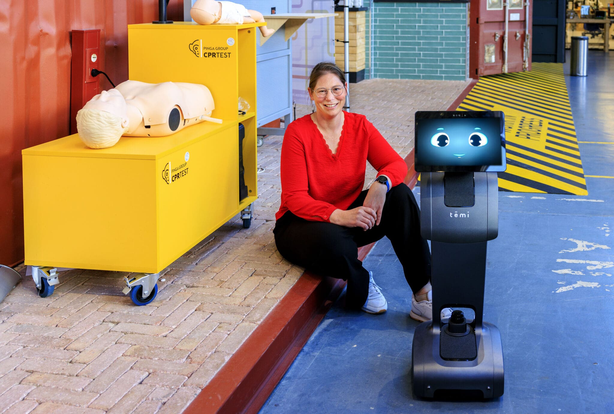 Het zorgsysteem staat onder druk: inzet van technologie is allang geen luxe meer, maar pure noodzaak. In Noord-Nederland, waar vergrijzing, uitstroom van jongeren en lange reisafstanden de norm zijn, voelt men als eerste de grenzen van het huidige systeem.