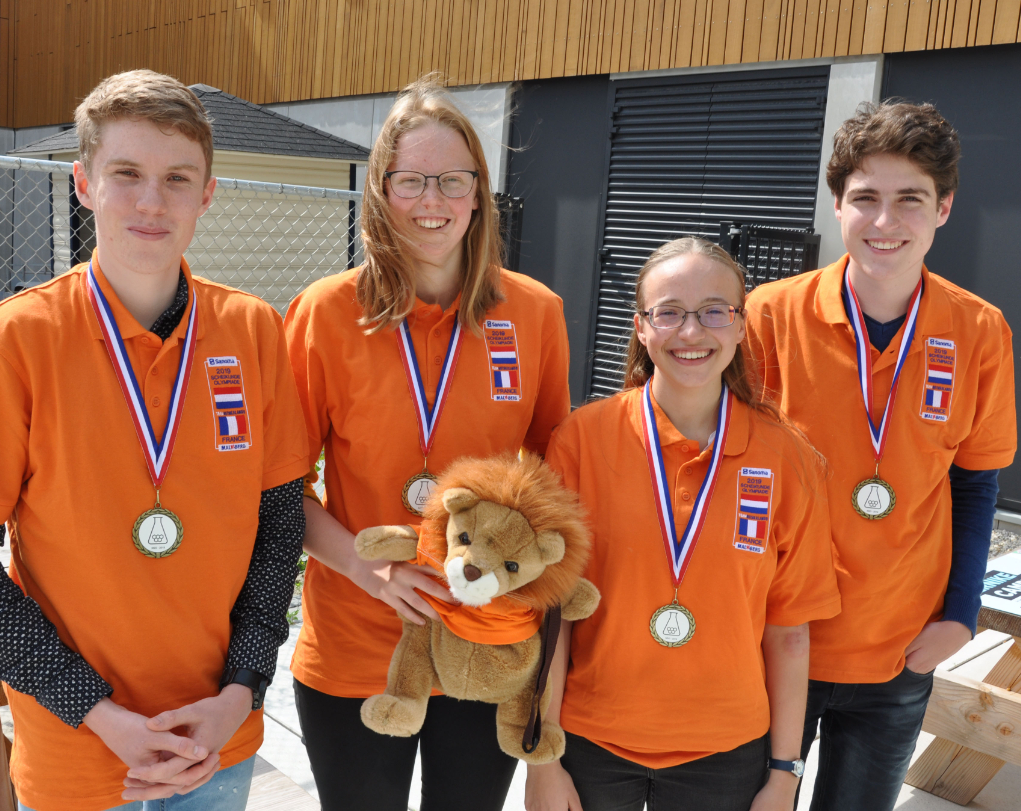 Nena Slaats (2e van rechts)