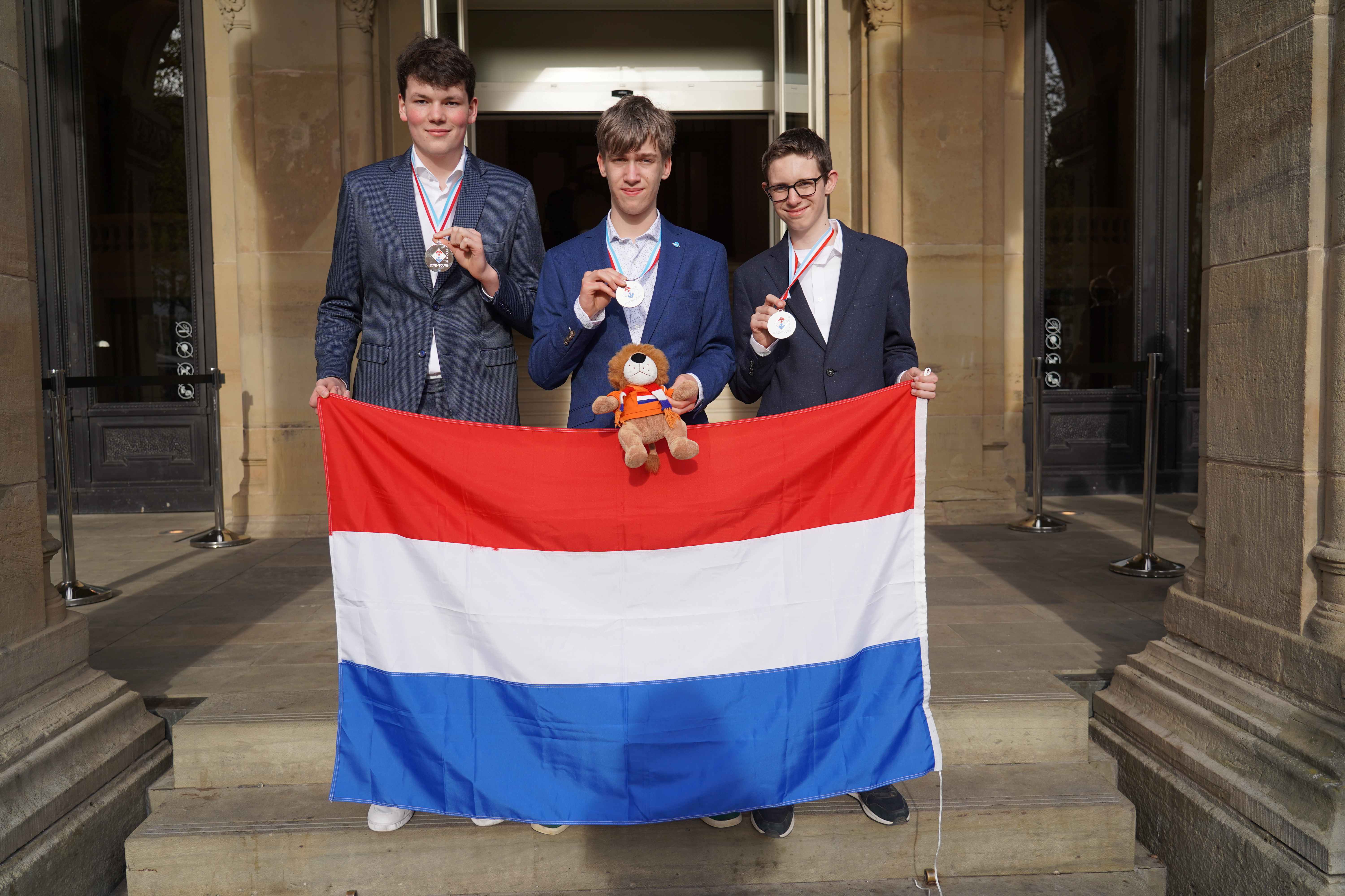 Team met zilveren medaille | V.l.n.r.: Matthijs, Imre & Ralph.
